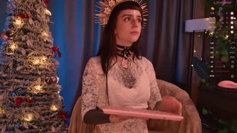 mika_moon_ online show from December 21, 1:26 am