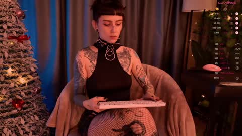 mika_moon_ online show from December 29, 11:39 pm