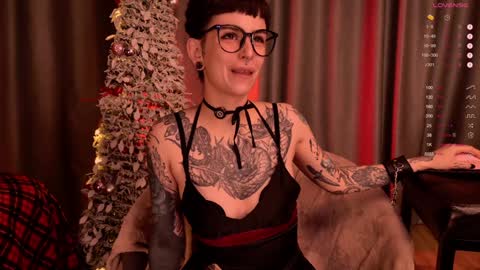 mika_moon_ online show from January 4, 1:21 am