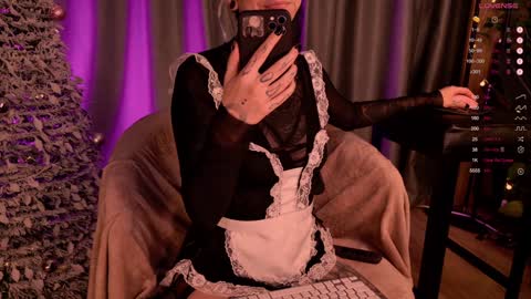 mika_moon_ online show from January 4, 10:02 pm