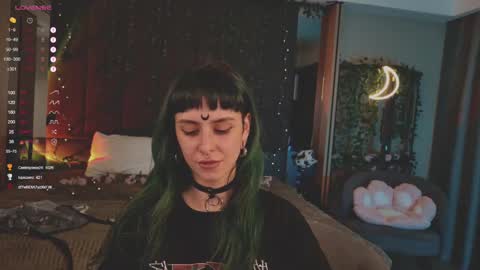 mika_moon_ online show from March 9, 2:21 pm