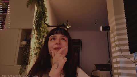 mika_moon_ online show from September 18, 2:41 pm