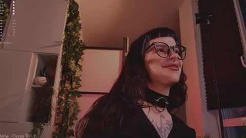 mika_moon_ online show from October 26, 1:28 pm