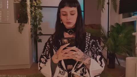 mika_moon_ online show from November 8, 5:23 pm