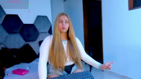 Mikaela blondie bigass online show from May 21, 7:54 pm