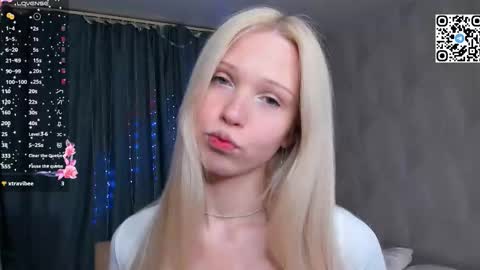 Snapshot of mikaelataron chatting on February 21, 6:20 pm Angel girl online show from February 21, 6:20 pm