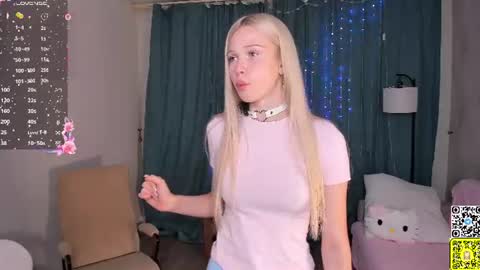 Snapshot of mikaelataron chatting on June 27, 8:36 pm Angel girl online show from June 27, 8:36 pm