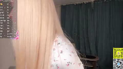 Snapshot of mikaelataron chatting on June 28, 8:59 pm Angel girl online show from June 28, 8:59 pm