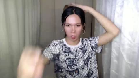 Snapshot of mikaellasander chatting on January 23, 5:35 am ELLA online show from January 23, 5:35 am