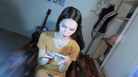 Snapshot of mikaellasander chatting on February 23, 3:18 pm ELLA online show from February 23, 3:18 pm