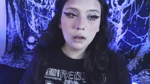 Snapshot of mikaskullcs chatting on May 5, 11:35 pm Mika online show from May 5, 11:35 pm