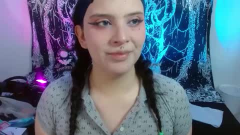 Snapshot of mikaskullcs chatting on June 8, 9:37 pm Mika online show from June 8, 9:37 pm