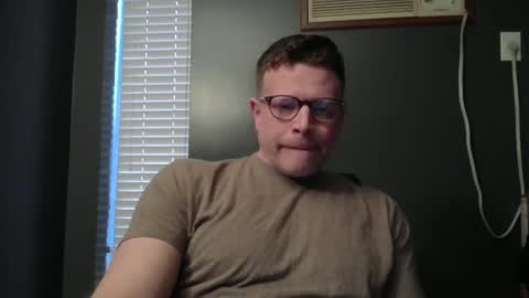 Snapshot of mike60653162 chatting on February 11, 10:18 pm mike60653162 online show from February 11, 10:18 pm