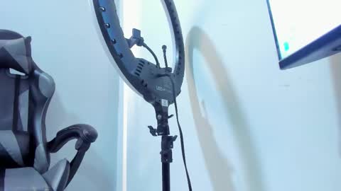 Snapshot of mike_256 chatting on February 9, 11:14 am Mike online show from February 9, 11:14 am