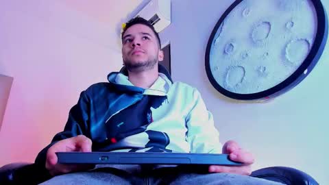 Snapshot of mike_256 chatting on February 21, 11:44 am Mike online show from February 21, 11:44 am