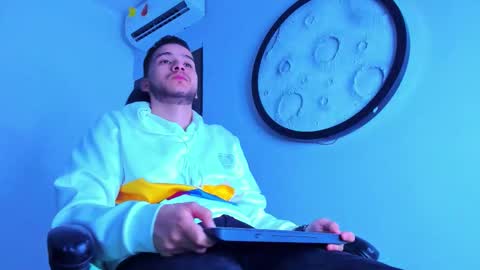 Snapshot of mike_256 chatting on February 24, 11:41 am Mike online show from February 24, 11:41 am