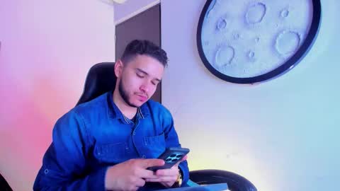 Snapshot of mike_256 chatting on February 25, 11:53 am Mike online show from February 25, 11:53 am