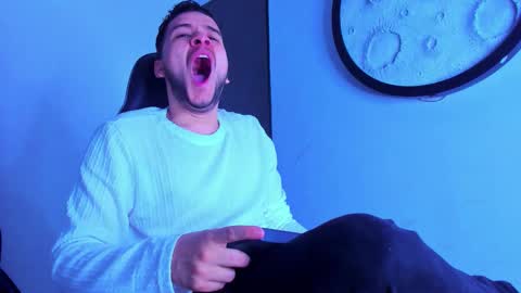 Snapshot of mike_256 chatting on February 27, 11:43 am Mike online show from February 27, 11:43 am