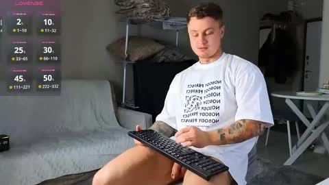 Snapshot of mike___magic chatting on April 3, 6:11 am Mike Magic online show from April 3, 6:11 am