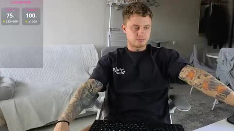 Snapshot of mike___magic chatting on April 13, 11:27 am Mike Magic online show from April 13, 11:27 am