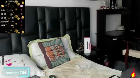 Snapshot of mike_bennet chatting on March 1, 8:55 pm Mike Bennet Make me Cum Please online show from March 1, 8:55 pm