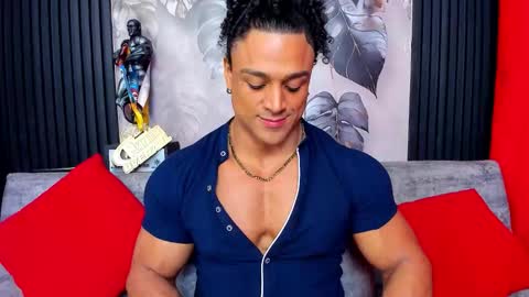 Snapshot of mike_estevess chatting on October 21, 5:08 am online show from October 21, 5:08 am