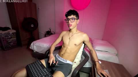 Mike Pineapple online show from January 7, 4:04 am