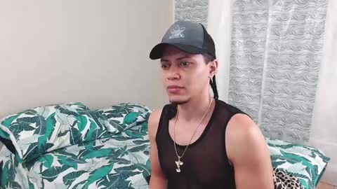 Snapshot of mike_rolly chatting on December 19, 3:40 am Enrique Rolly online show from December 19, 3:40 am