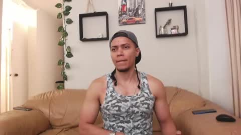 Snapshot of mike_rolly chatting on February 25, 2:36 am Enrique Rolly online show from February 25, 2:36 am