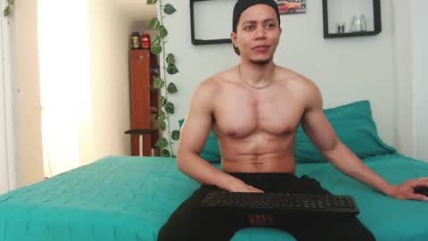Snapshot of mike_rolly chatting on September 16, 4:13 am Enrique Rolly online show from September 16, 4:13 am