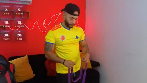 Snapshot of mike_savage3 chatting on June 17, 12:18 pm Mike online show from June 17, 12:18 pm