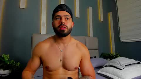 Snapshot of mikeblare chatting on December 29, 10:36 pm Mike Blare online show from December 29, 10:36 pm