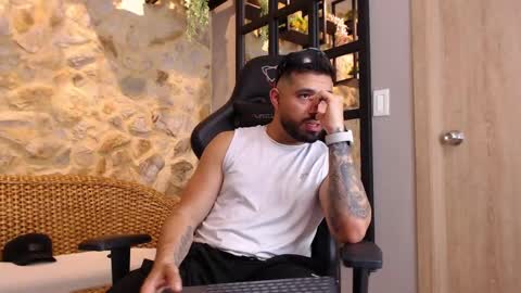 Snapshot of mikeblare chatting on January 18, 10:17 pm Mike Blare online show from January 18, 10:17 pm