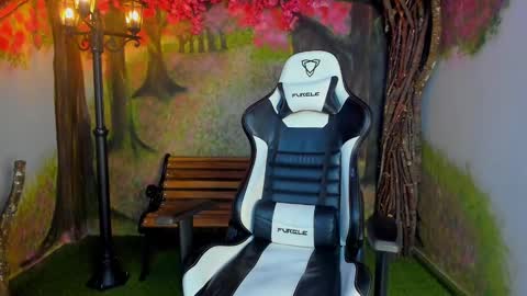 Snapshot of mikeblare chatting on January 25, 7:18 pm Mike Blare online show from January 25, 7:18 pm