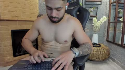 Snapshot of mikeblare chatting on January 30, 10:30 pm Mike Blare online show from January 30, 10:30 pm