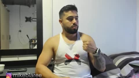 Snapshot of mikeblaree chatting on October 25, 7:08 pm mikeblaree online show from October 25, 7:08 pm