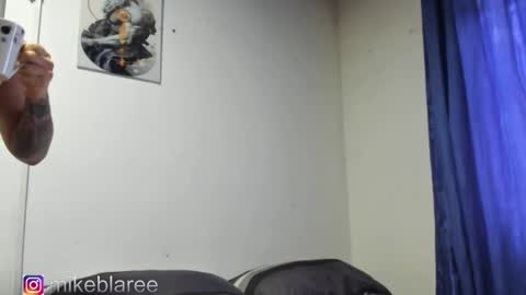 Snapshot of mikeblaree chatting on October 31, 3:13 pm mikeblaree online show from October 31, 3:13 pm