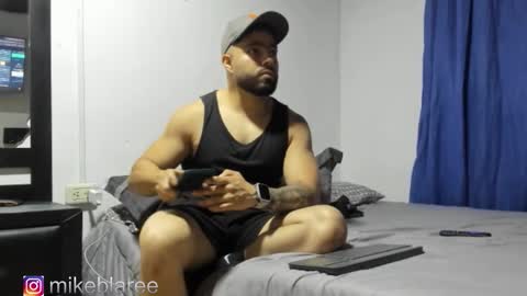 Snapshot of mikeblaree chatting on November 5, 3:28 am mikeblaree online show from November 5, 3:28 am