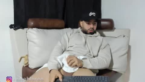 Snapshot of mikeblaree chatting on November 5, 4:07 pm mikeblaree online show from November 5, 4:07 pm