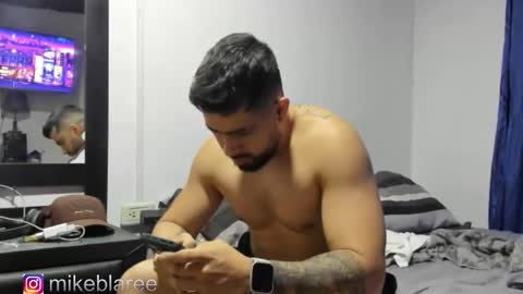 Snapshot of mikeblaree chatting on November 6, 4:19 pm mikeblaree online show from November 6, 4:19 pm