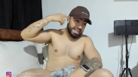 Snapshot of mikeblaree chatting on November 15, 3:37 am mikeblaree online show from November 15, 3:37 am