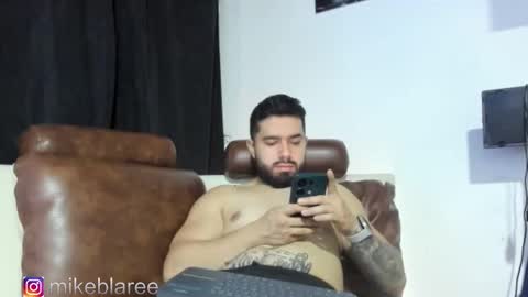 Snapshot of mikeblaree chatting on November 15, 6:48 pm mikeblaree online show from November 15, 6:48 pm