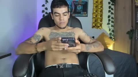 Snapshot of mikee_scooth chatting on December 2, 6:21 pm mikee_scooth online show from December 2, 6:21 pm