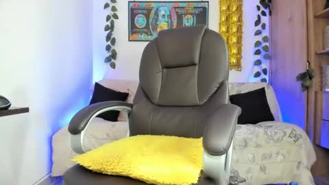 Snapshot of mikee_scooth chatting on January 19, 3:21 pm mikee_scooth online show from January 19, 3:21 pm