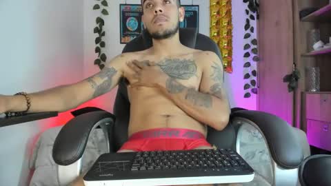 Snapshot of mikee_scooth chatting on January 31, 12:17 am mikee_scooth online show from January 31, 12:17 am