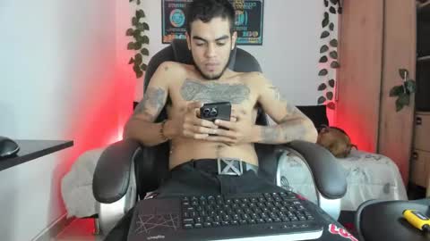 Snapshot of mikee_scooth chatting on February 16, 2:42 am mikee_scooth online show from February 16, 2:42 am