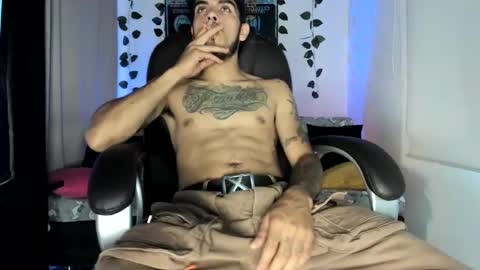 Snapshot of mikee_scooth chatting on September 15, 10:21 pm mikee_scooth online show from September 15, 10:21 pm