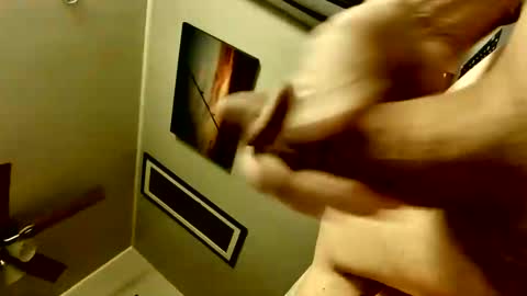 MikeHunt online show from December 25, 9:33 pm