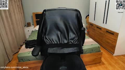 Mike    online show from April 6, 9:49 pm