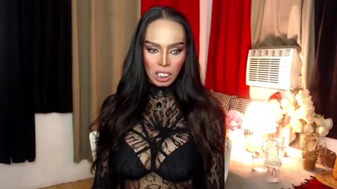 Snapshot of mikeyalawi03 chatting on November 18, 2:50 am Mistress MikeyAlawi online show from November 18, 2:50 am